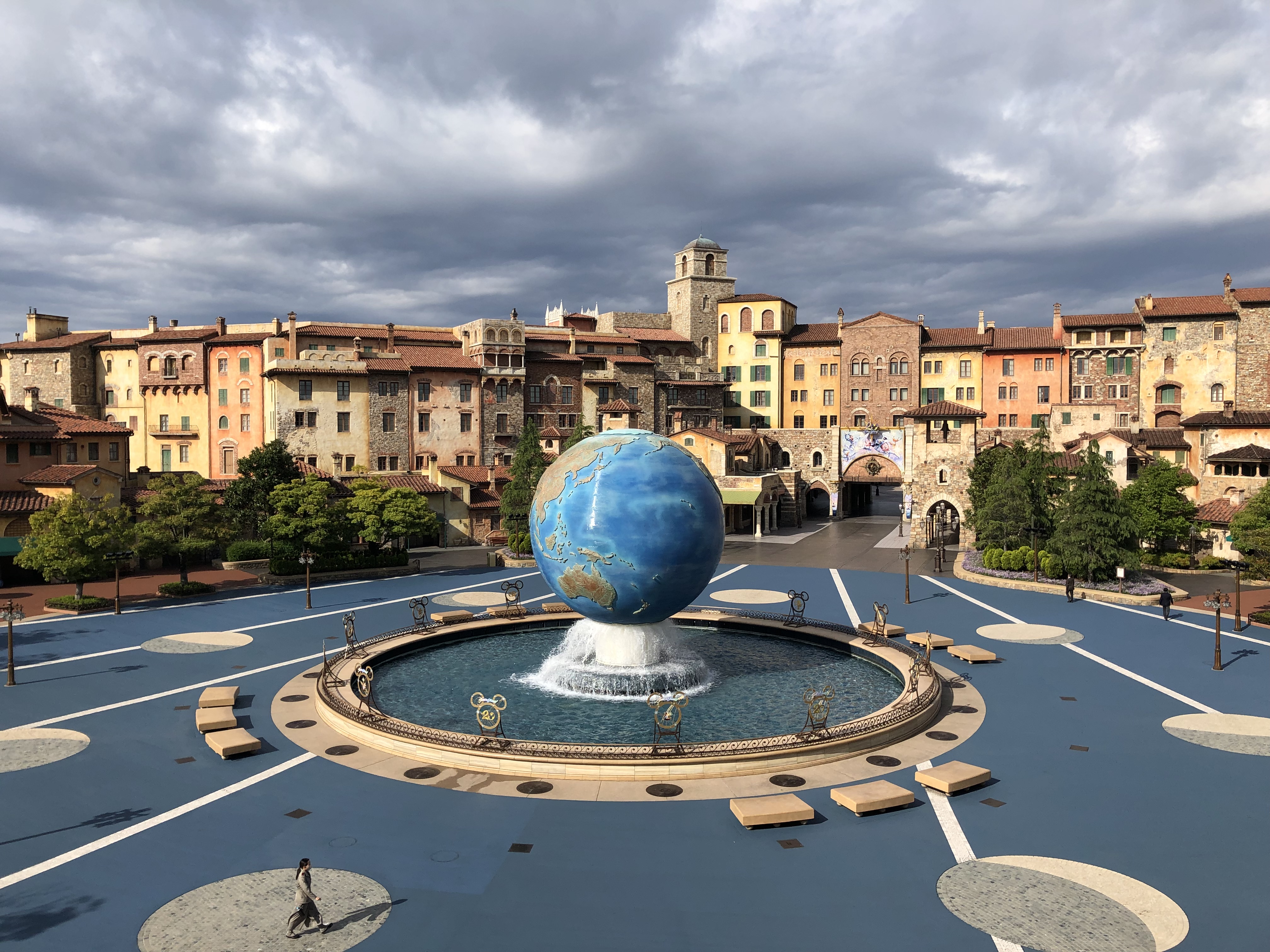 tokyo disneysea globe