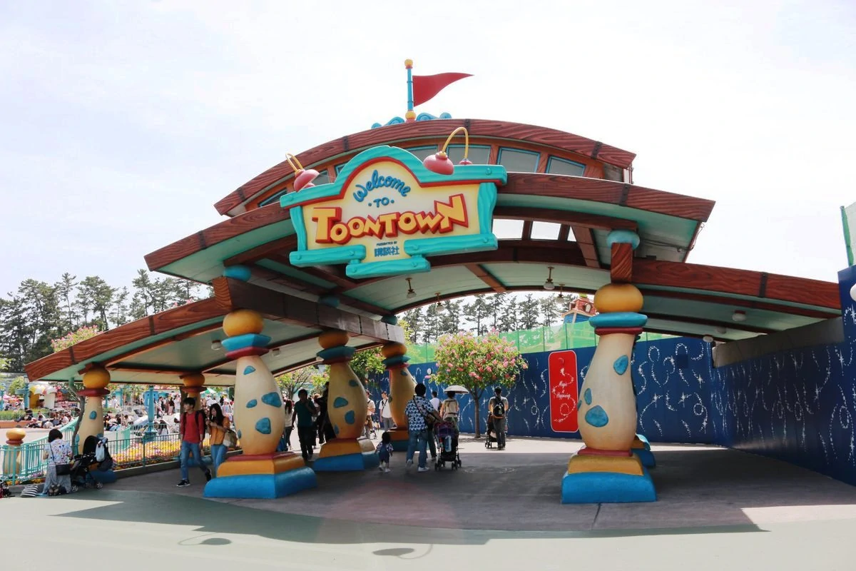 tokyo disneyland toontown